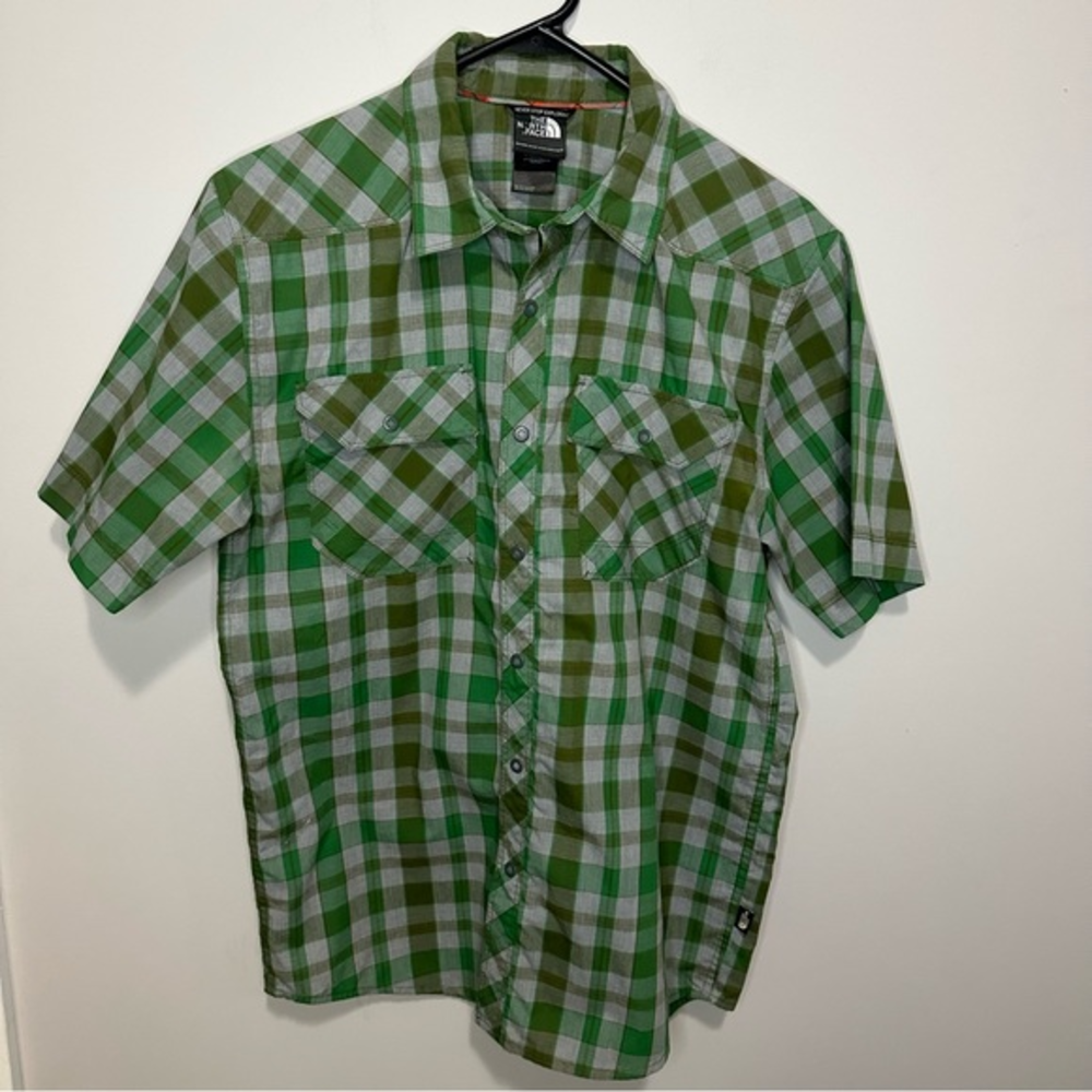 Men’s The North Face Size‎ Small Green Short Sleeve Plaid Button Shirt